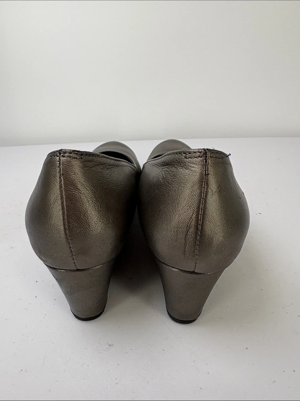 🥯 Vaneli leather Metallic 2” Wedge Pumps